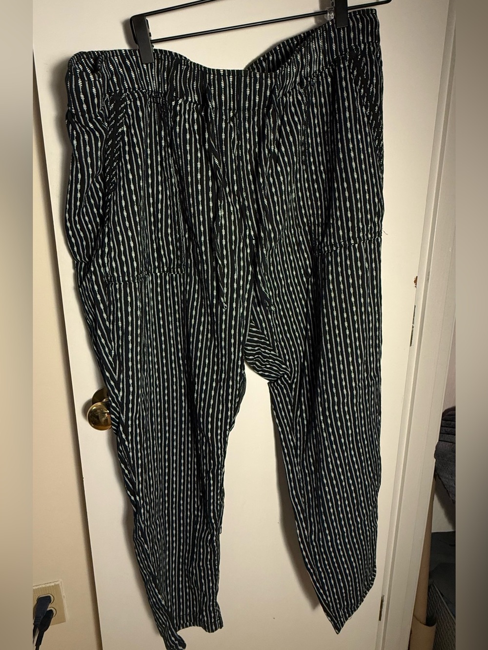 Women’s Old Navy Black and White Striped Pants